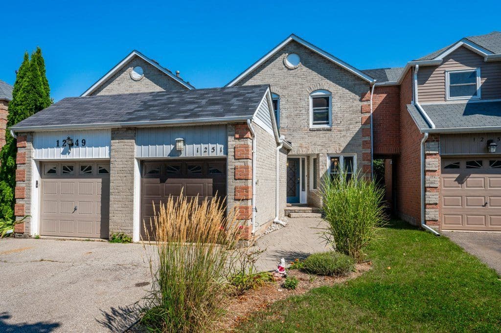 1251 Hedgestone Crescent
