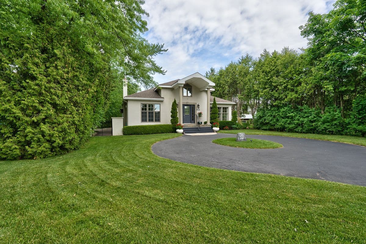 3423 Lakeshore Road